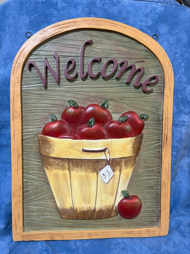 VTG New Creative Enterprise Resin WELCOME Wall Art- 3D Hanging Apple Basket 16"